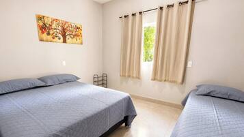 Cottage, 4 phòng ngủ, có thể sử dụng hồ bơi, quang cảnh vườn | Trang trí khác biệt, trang bị nội thất với thiết kế riêng biệt, bàn