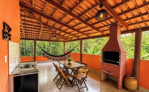 Chalet | Ulkoruokailutilat