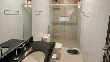 Cottage, 4 Bedrooms, Pool Access, Garden View | Bathroom