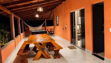 Cottage, 4 Bedrooms, Pool Access, Garden View | Lanai