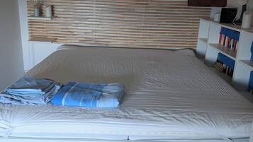 2 chambres, fer et planche à repasser, Wi-Fi, draps fournis