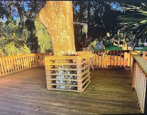 Outdoor dining - Peaceful 3-bedroom house with AC in Flagler Beach (Flagler Beach)
