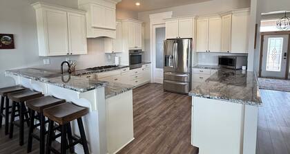 Kerby Korner 6-bedroom house with AC in adorable Pima