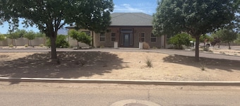 Kerby Korner 6-bedroom house with AC in adorable Pima