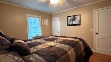 2 slaapkamers, een bureau, wifi, beddengoed