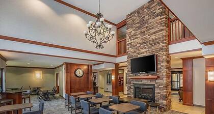 Rocklin Suite with Kitchen | Free Daily Breakfast