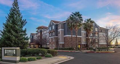 Rocklin Suite with Kitchen | Free Daily Breakfast