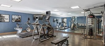 King Suite With Free Daily Breakfast