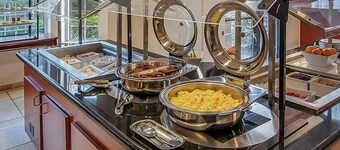 Rocklin Studio w/ Free Breakfast, Hot Tub & Pool