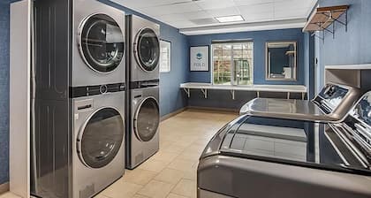 Rocklin Studio w/ Free Breakfast, Hot Tub & Pool