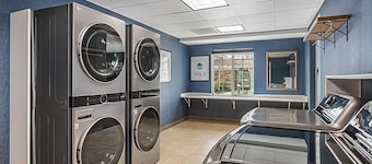 Rocklin Studio w/ Free Breakfast, Hot Tub & Pool