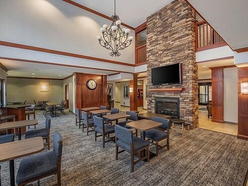 Rocklin King Suite | Pool + Free Daily Breakfast