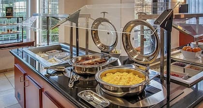 Rocklin King Suite | Pool + Free Daily Breakfast