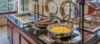 Rocklin King Suite | Pool + Free Daily Breakfast