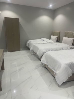 Basic Triple Room, City View | Peti besi dalam bilik, Wi-fi percuma 