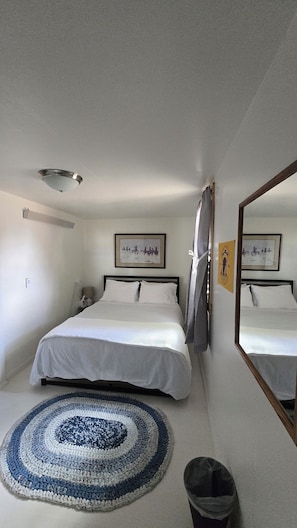 Tabla de planchar con plancha, wifi gratis y ropa de cama 