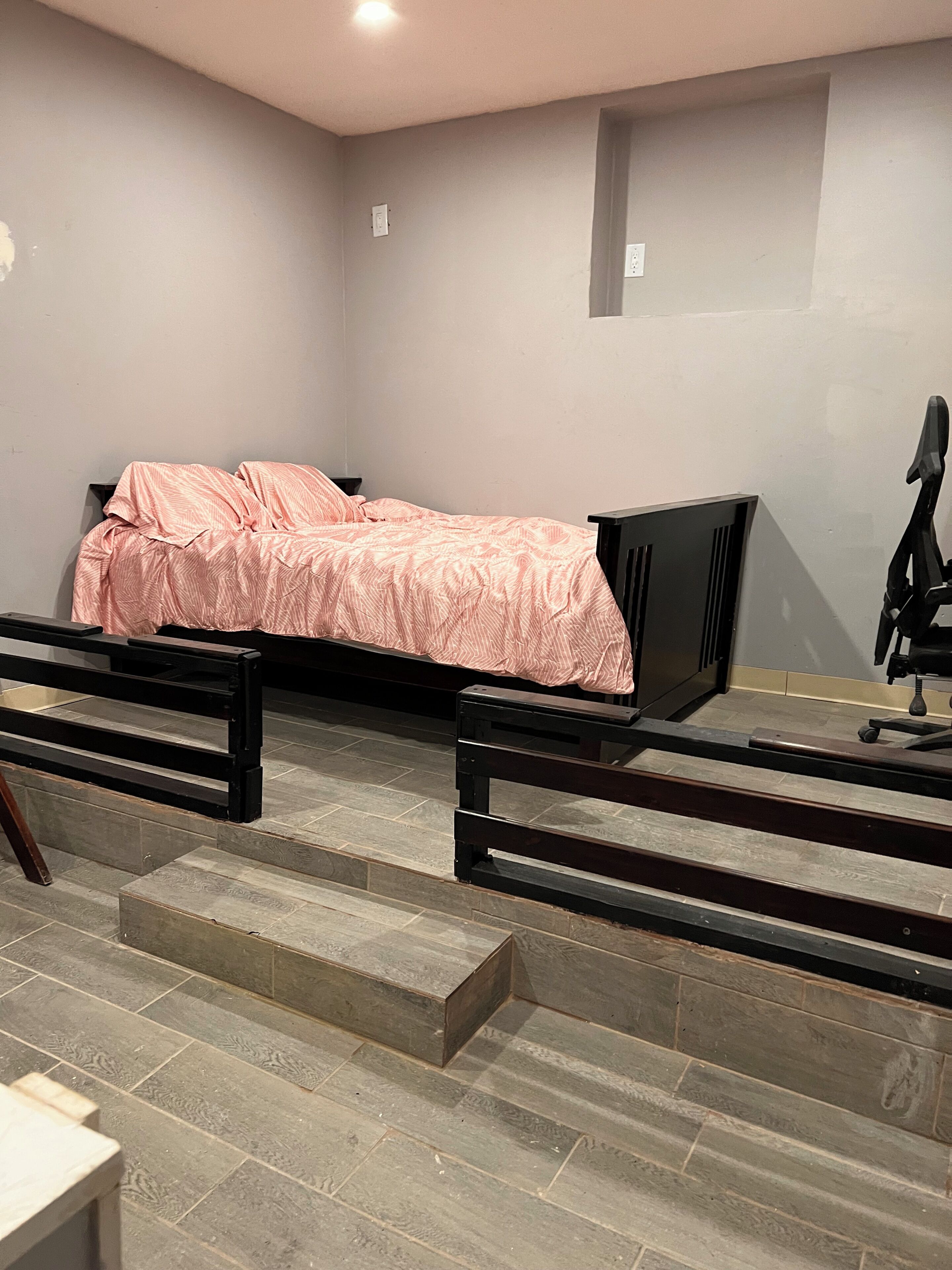 1 bedroom, bed sheets