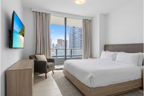Iron/ironing board, free WiFi, bed sheets, wheelchair access - 3314 - Cozy 1BR with Skyline Views, Pool & 24/7 Gym in Miami (Miami)