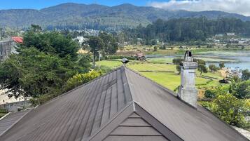 Luxury Apartment, Balcony, Lake View | WiFi (free), bed sheets