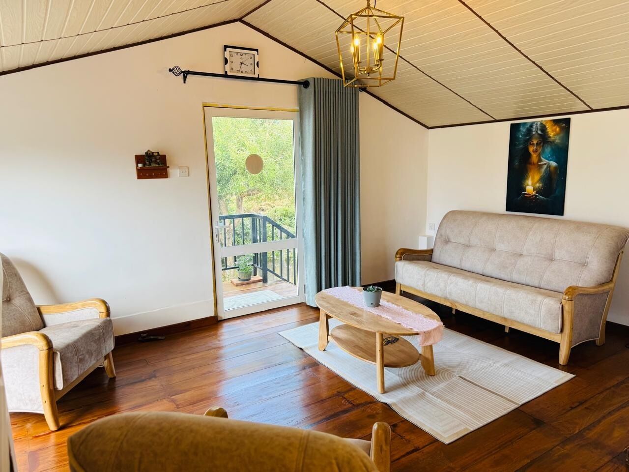Luxury Apartment, Balcony, Lake View | Living area