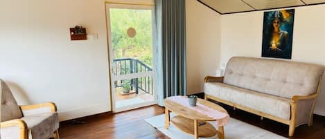 Luxury Apartment, Balcony, Lake View | Living area