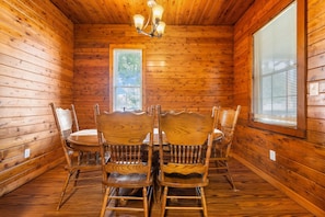 Dining - Family Retreat Near Gruene & Schlitterbahn (New Braunfels)