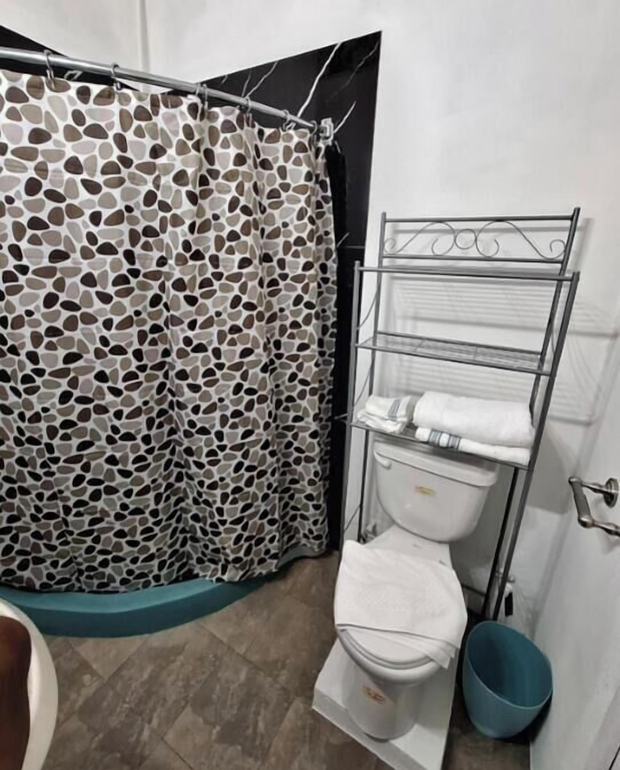 Dusche, Handtücher, Toilettenpapier