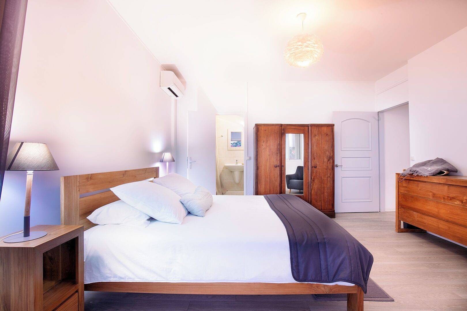 2 chambres, fer et planche à repasser, Wi-Fi, draps fournis