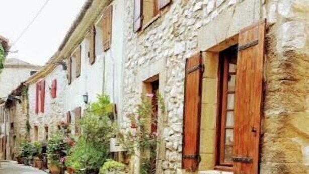 Exterior - A quiet, authentic Provençal-style house. In the historic center of the village. (Vedène)