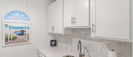 Fridge, microwave, dishwasher, coffee/tea maker