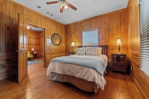 Iron/ironing board, WiFi - Cozy Retreat Near Gruene & Comal River (New Braunfels)