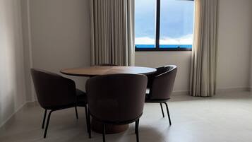 Phòng Suite Deluxe | Khu ăn uống