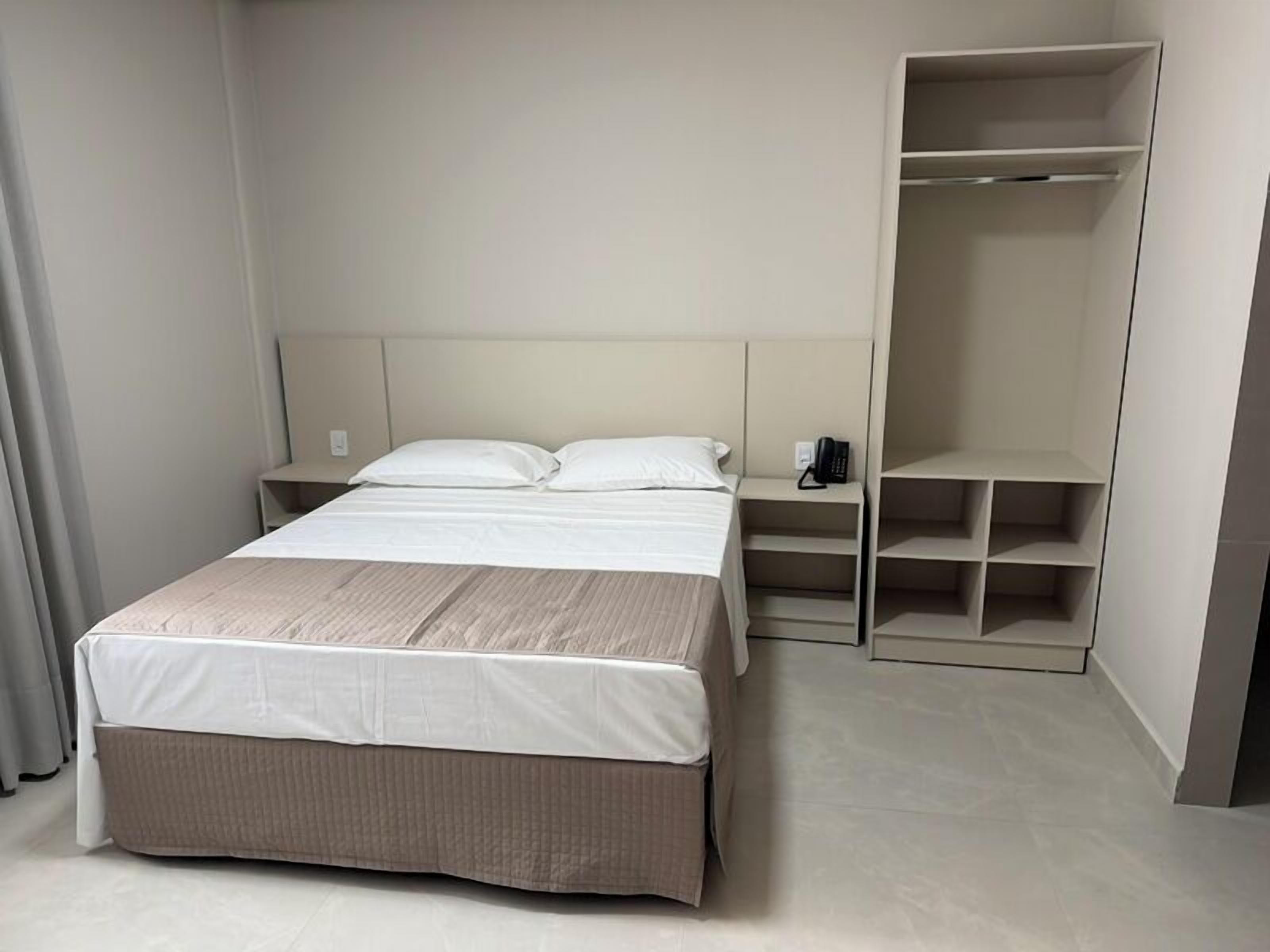 Double Room | Laptop workspace, free WiFi