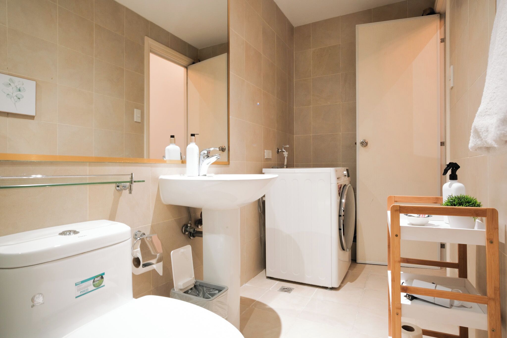 Dusche, Bidet, Handtücher, Seife