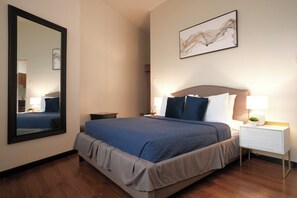 Room - New! 2BR w/ City Views in Makati & Fast Wi-Fi! (Makati)