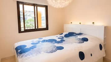 Iron/ironing board, WiFi, bed sheets