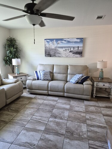 2-bedroom in peaceful Pensacola with cool AC.  5 minutes to Perdido Key Beaches.