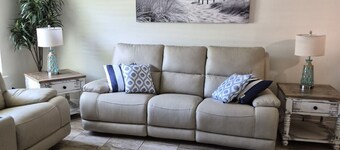 2-bedroom 1-bath in SW Pensacola FL, cool AC. 5 minutes to Perdido Key Beaches.