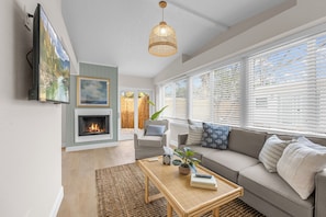 Living area - The Drift (Cocoa Beach)