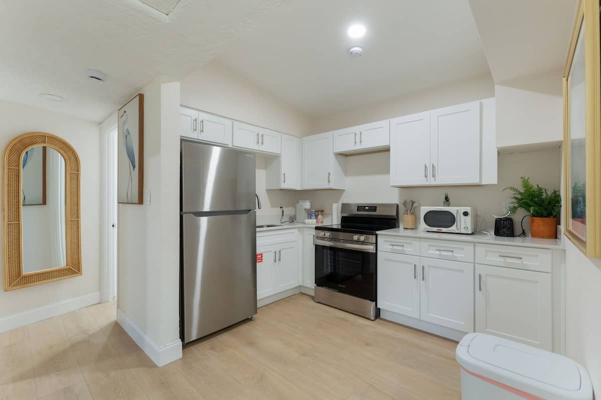家庭單棟小屋 | 私人廚房 | 雪櫃、微波爐、爐具、廚房用具/餐具/器皿