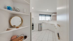 Microwave, oven, stovetop, dishwasher - 1/20 Bauer Street Bargara (Bargara)