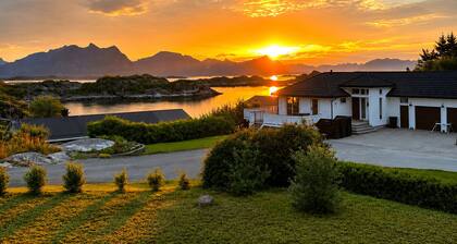 Cozy Lofoten apartment with fjord and mountain view