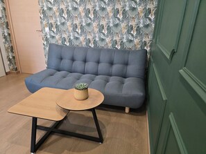 Living area - Vrbo Property (Reims)