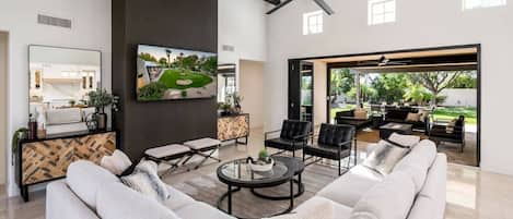 TV, fireplace, ping pong, stereo