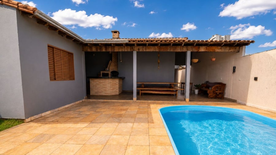 Casa com Piscina e Churrasqueira Perto do Centro