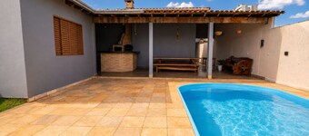 Casa com Piscina e Churrasqueira Perto do Centro