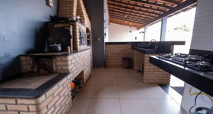 Casa com Piscina e Churrasqueira Perto do Centro