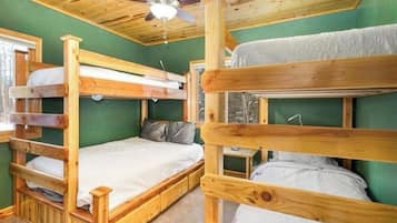 3 bedrooms, WiFi, bed sheets