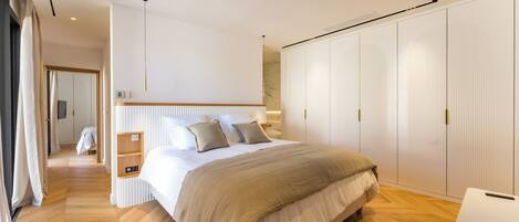 5 bedrooms, iron/ironing board, travel crib, WiFi (free)