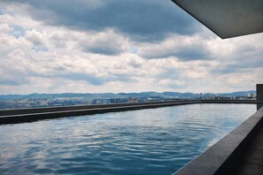 Pool - Vrbo Property (San Salvador)